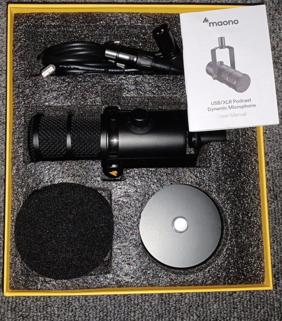 Maono PD400X microphone in box